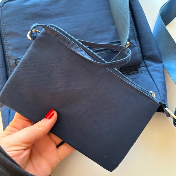 Baggallini Navy Blue Nylon Crossbody Bag With Multiple Pockets - Picture 7 of 7